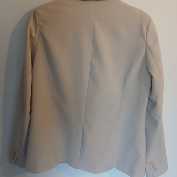 Women's Cream Blazer - Picture 6 of 8